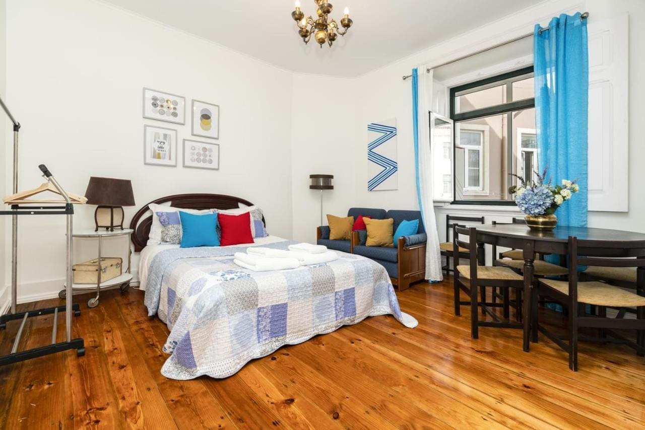 Retro M2 R4 - Lovely Double Room With Shared Bathroom Лиссабон Экстерьер фото