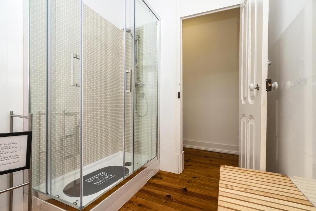 Retro M2 R4 - Lovely Double Room With Shared Bathroom Лиссабон Экстерьер фото
