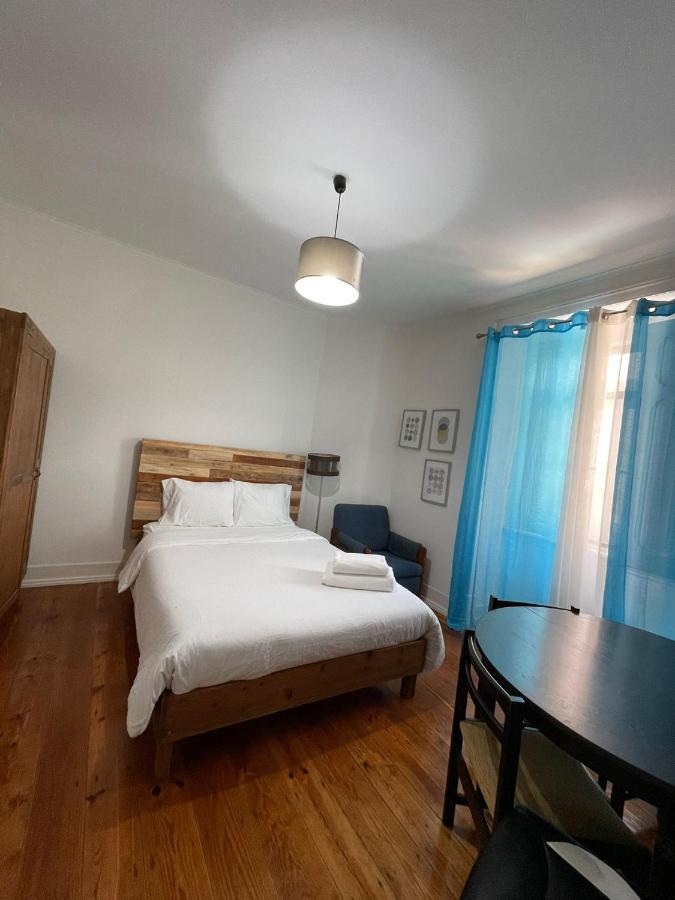 Retro M2 R4 - Lovely Double Room With Shared Bathroom Лиссабон Экстерьер фото