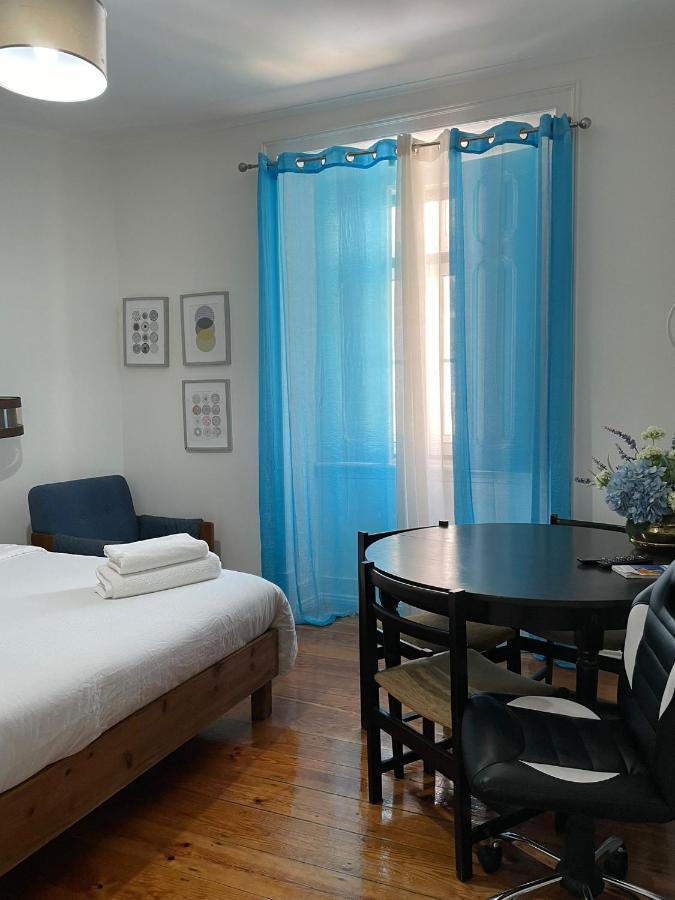 Retro M2 R4 - Lovely Double Room With Shared Bathroom Лиссабон Экстерьер фото